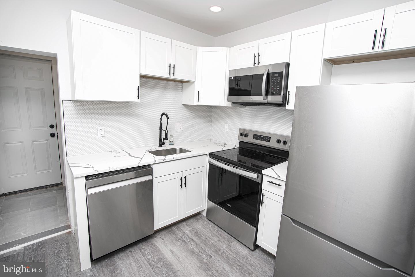 1721 W Lippincott St Property Photo 5