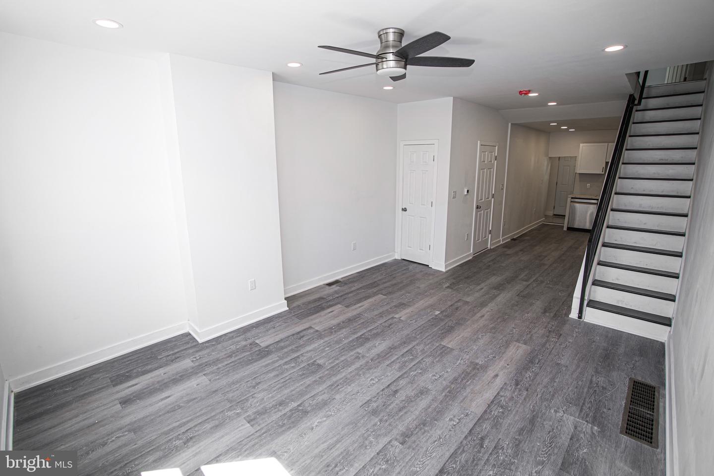 1721 W Lippincott St Property Photo 8