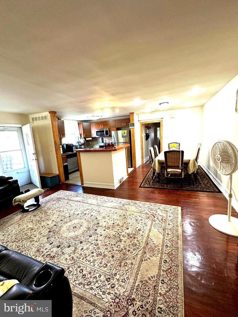 2025 Napfle Ave Property Photo 2