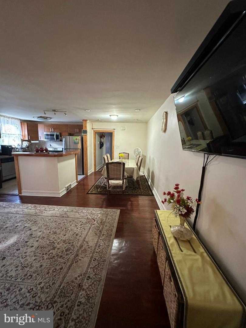 2025 Napfle Ave Property Photo 5