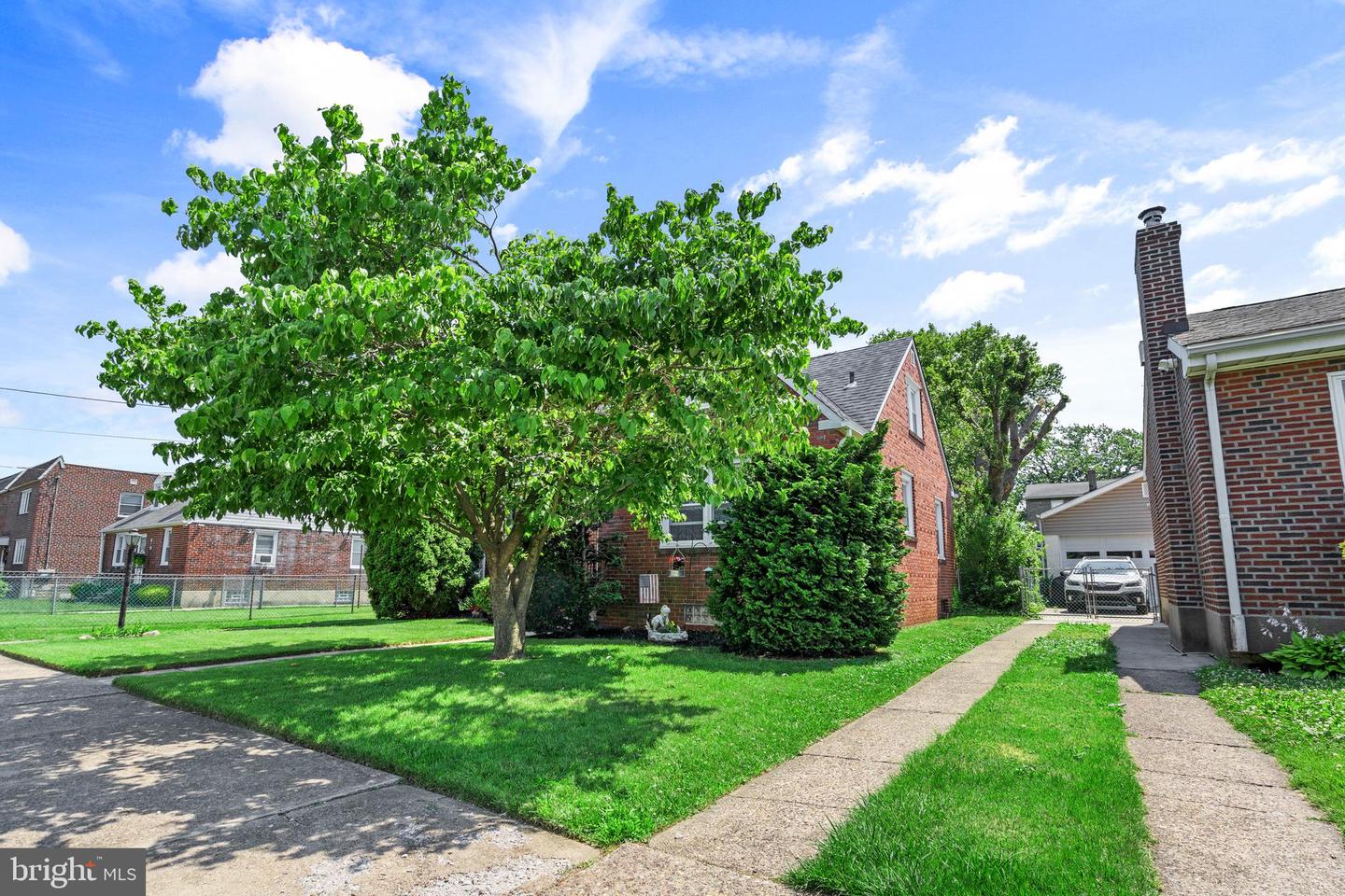 930-934 Faunce St Property Photo 4