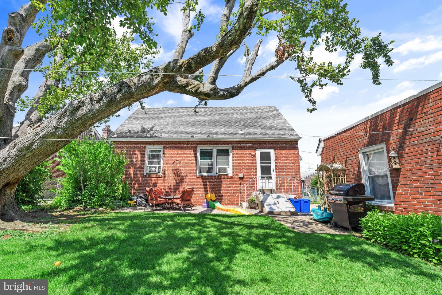 930-934 Faunce St Property Photo 27