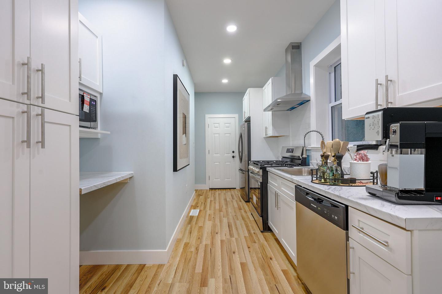 5722 Malcolm St Property Photo 3