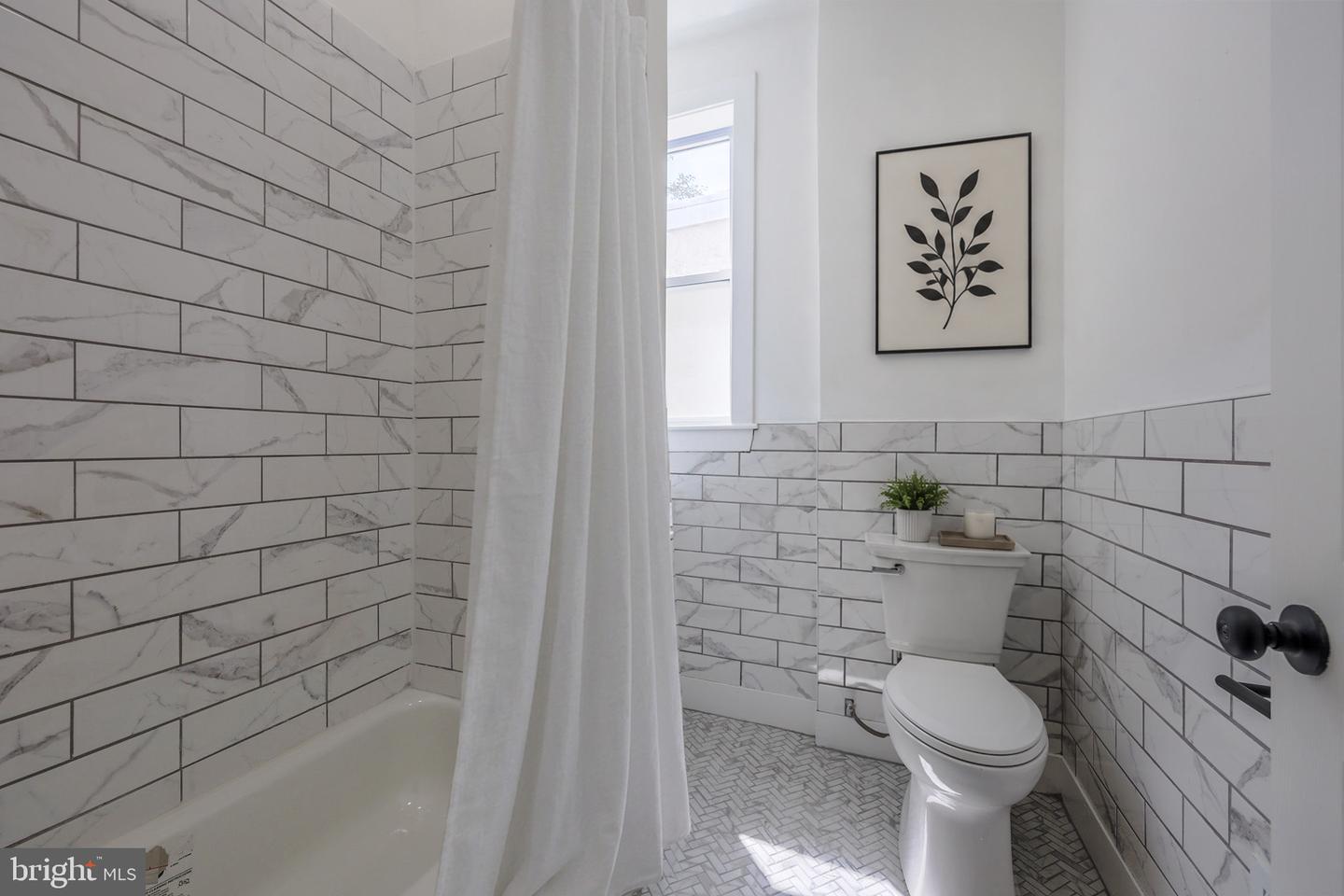 5722 Malcolm St Property Photo 11
