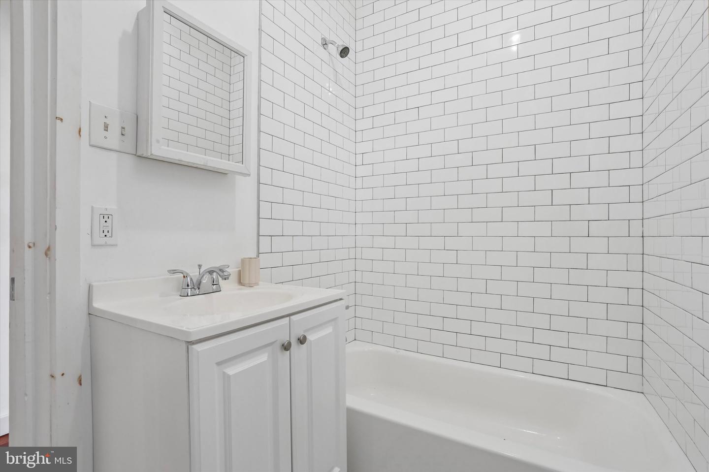 2208 E Dickinson St Property Photo 18