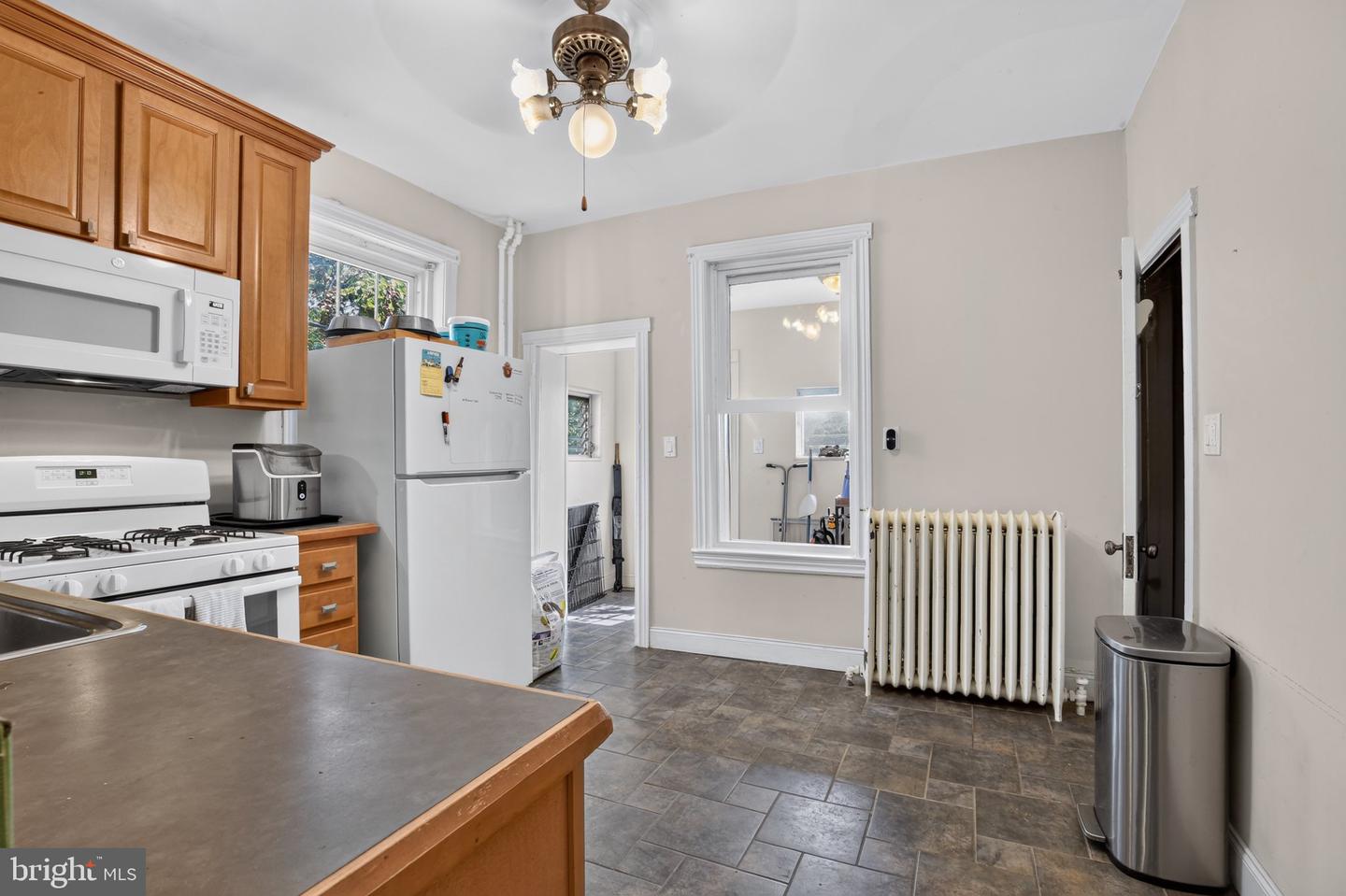 592 Martin St Property Photo 10