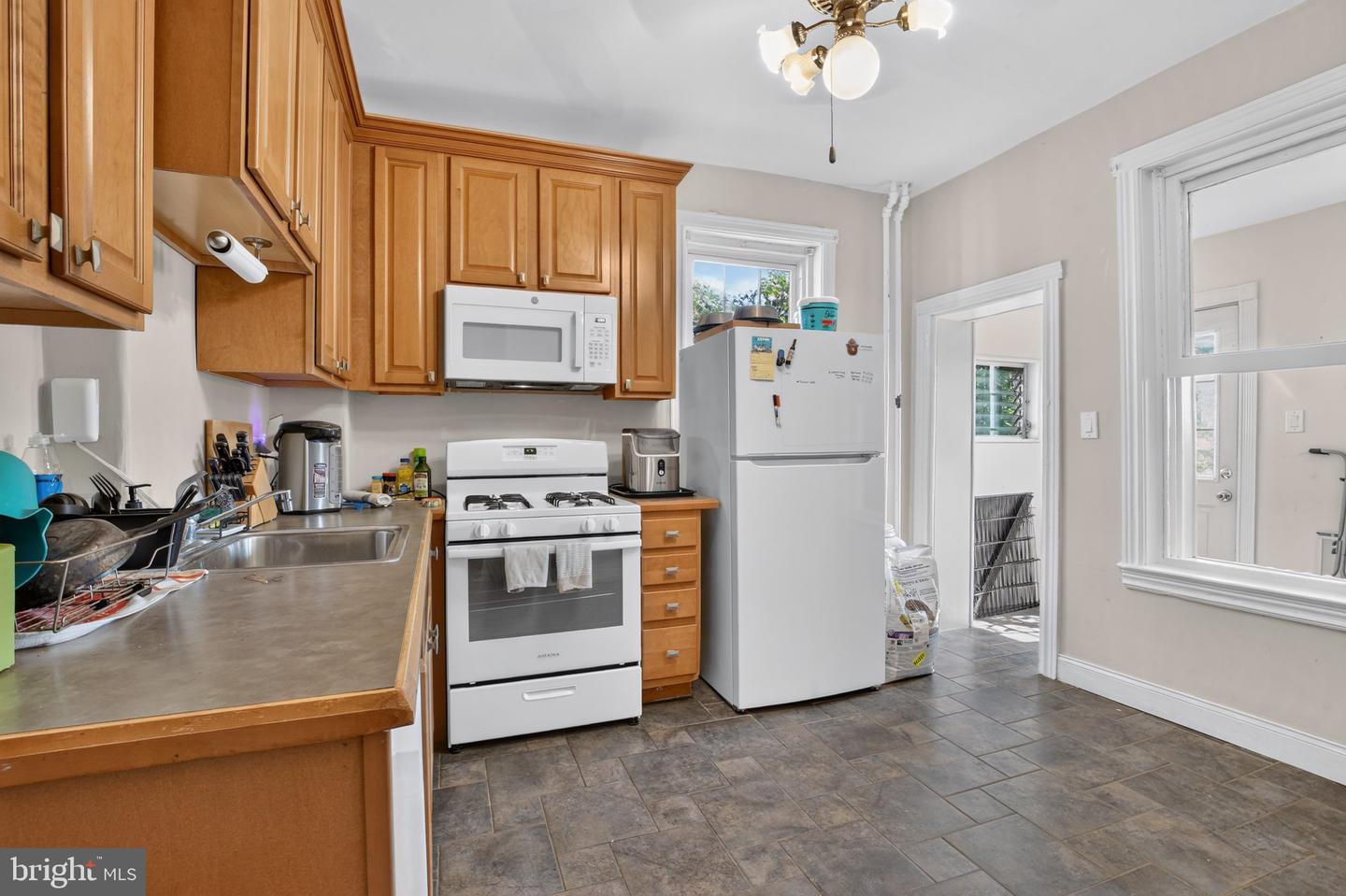592 Martin St Property Photo 11