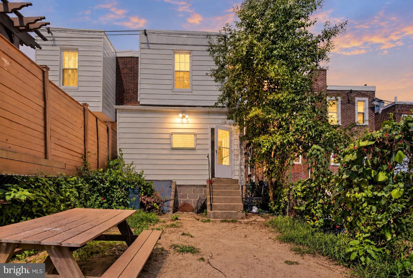 592 Martin St Property Photo 15