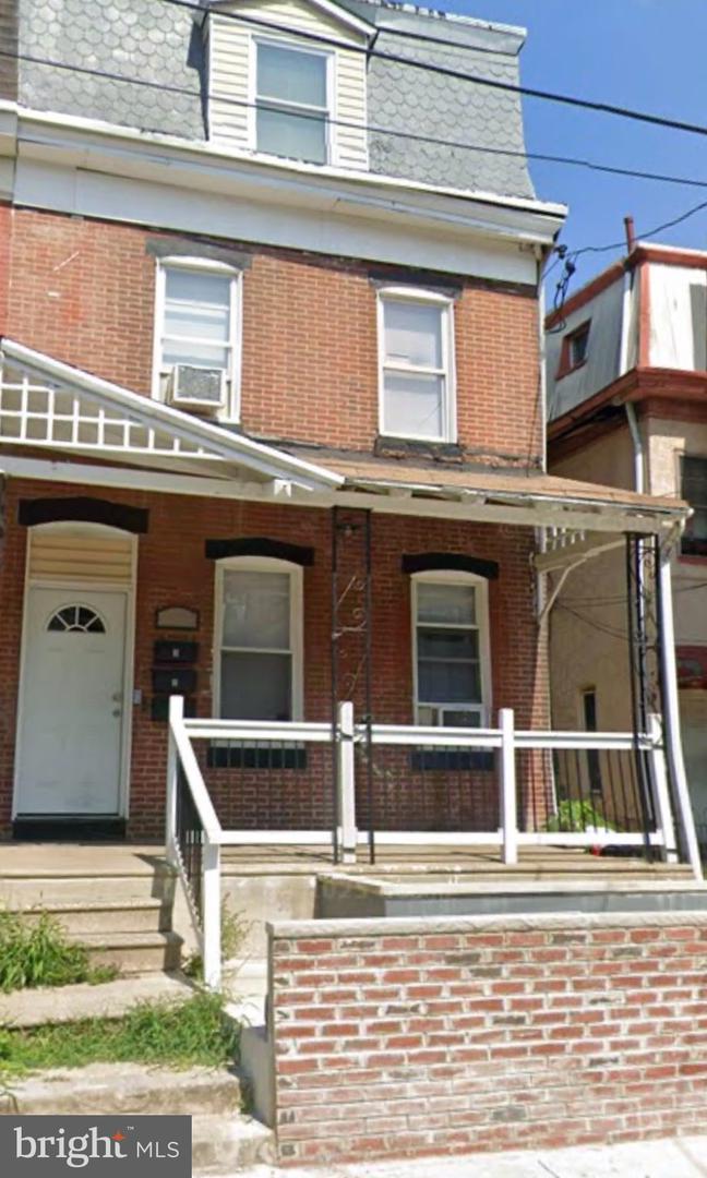 4628 Penn St Property Photo 1