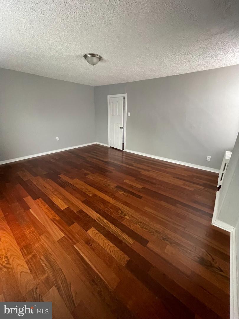 4628 Penn St Property Photo 4