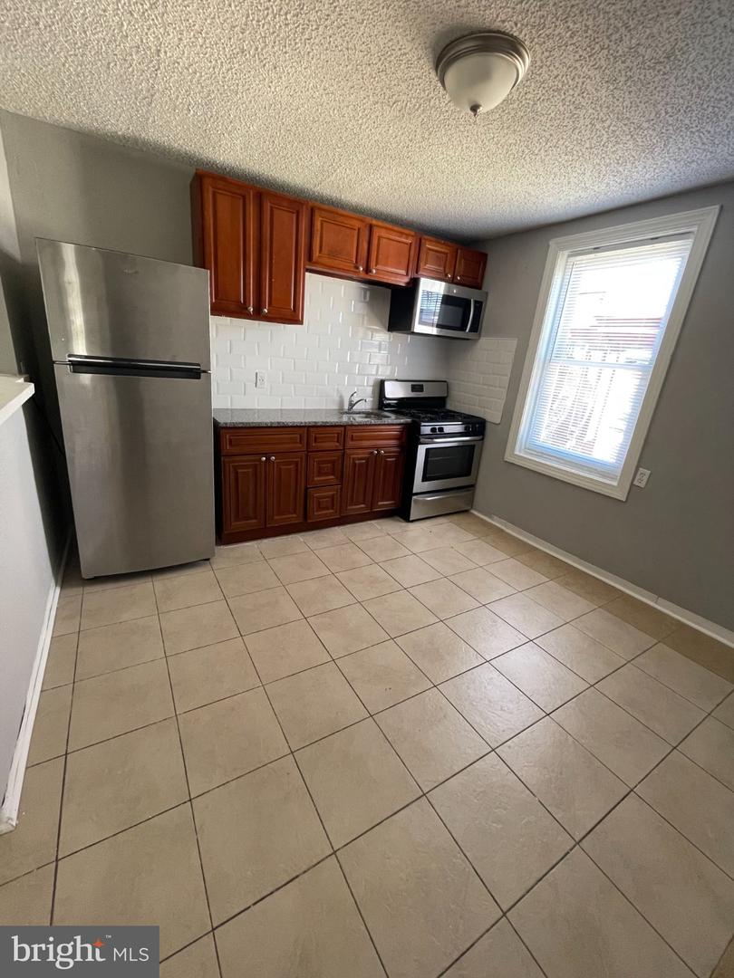 4628 Penn St Property Photo 6