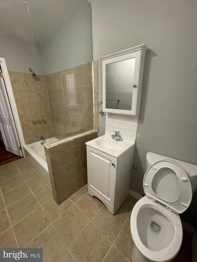 4628 Penn St Property Photo 8
