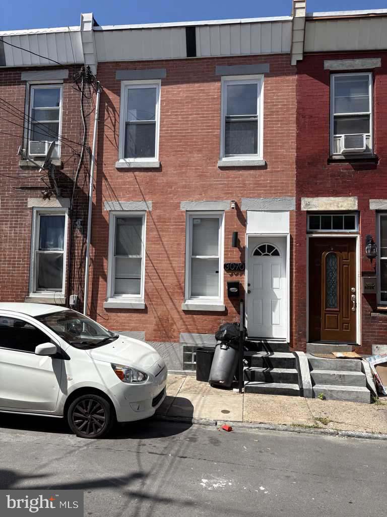 3070 Braddock St Property Photo 2