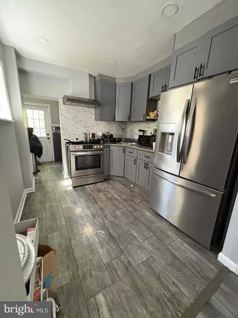 3070 Braddock St Property Photo 6