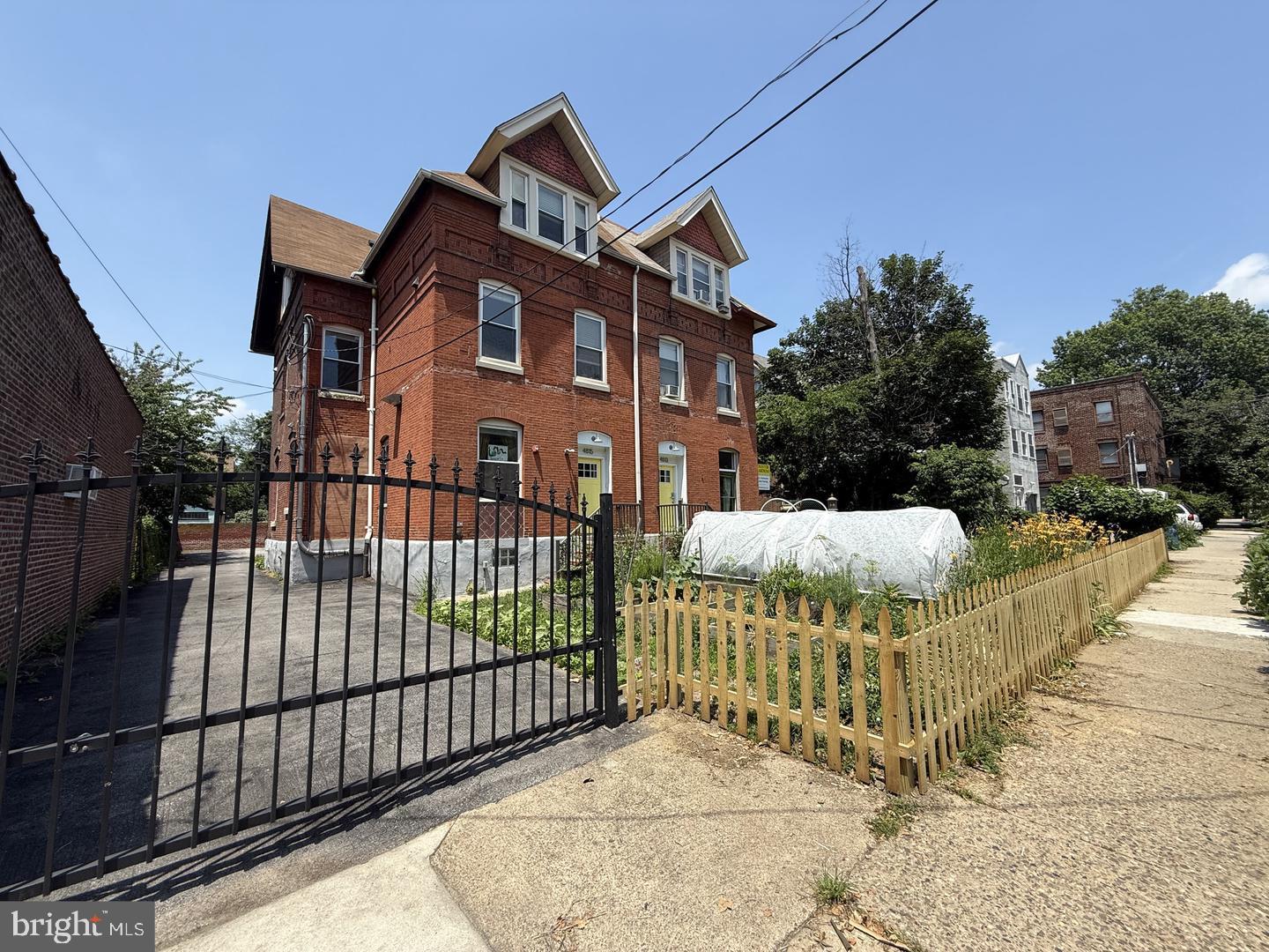 4813-15 CHESTER AVE Property Photo 1