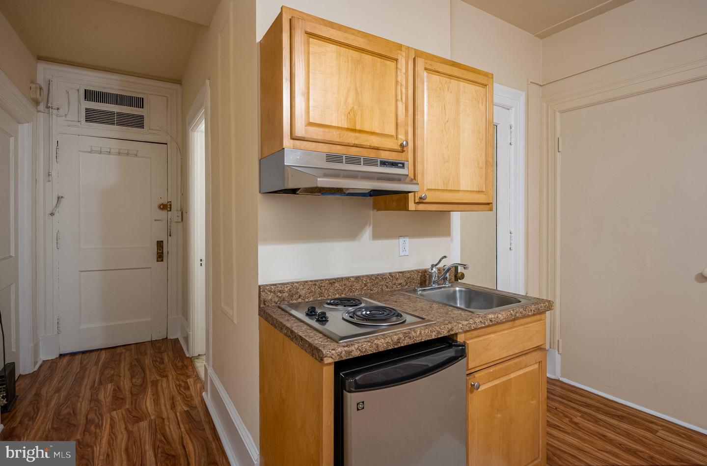 1324 Locust St #424 Property Photo 4