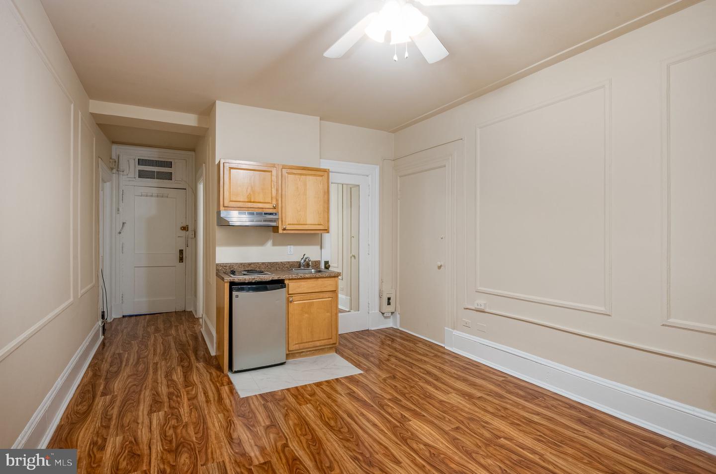 1324 Locust St #424 Property Photo 5