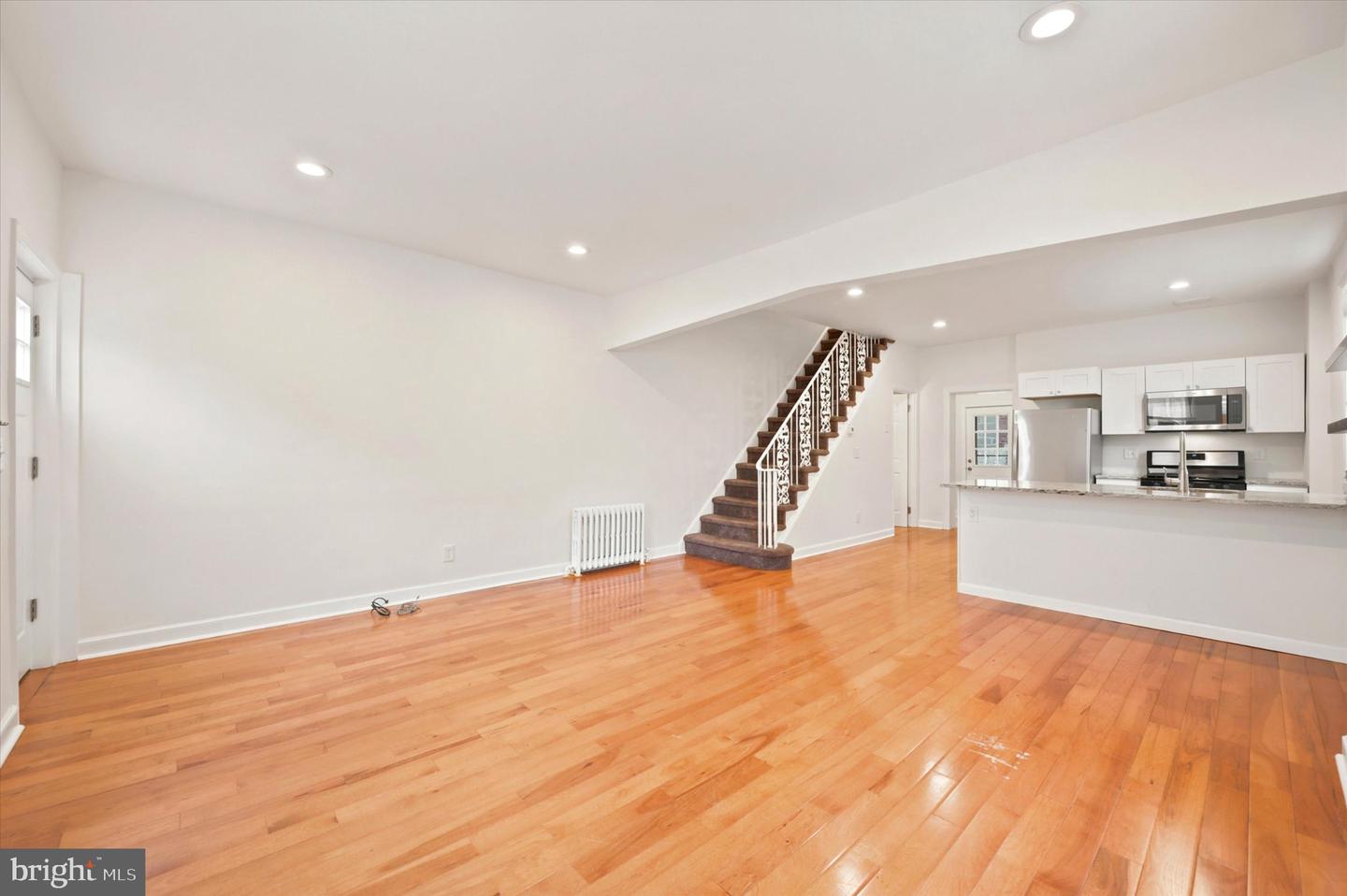 114 W Salaignac St Property Photo 4