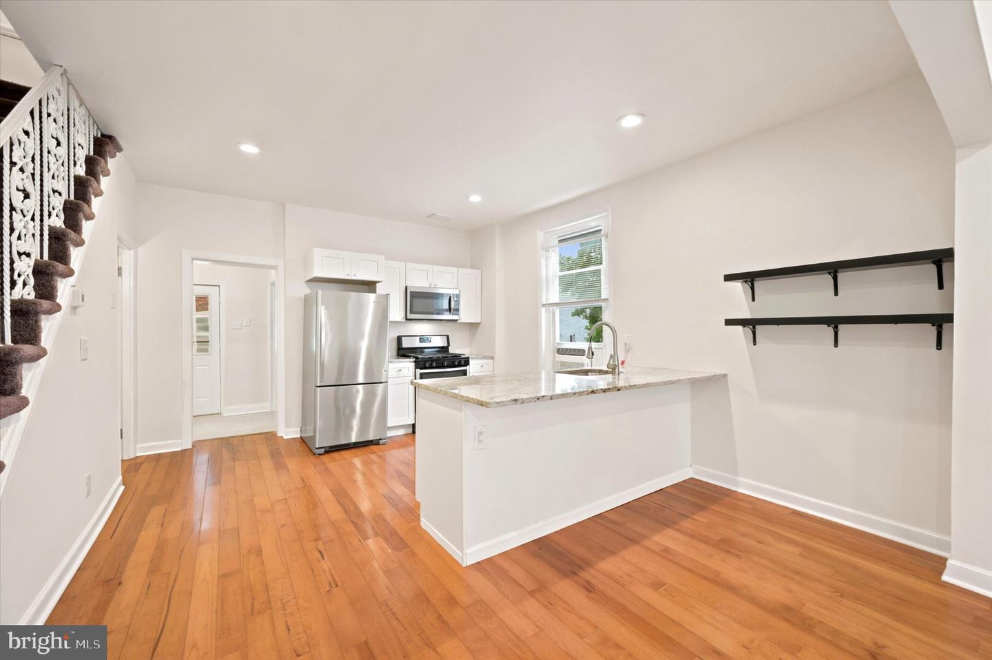 114 W Salaignac St Property Photo 6