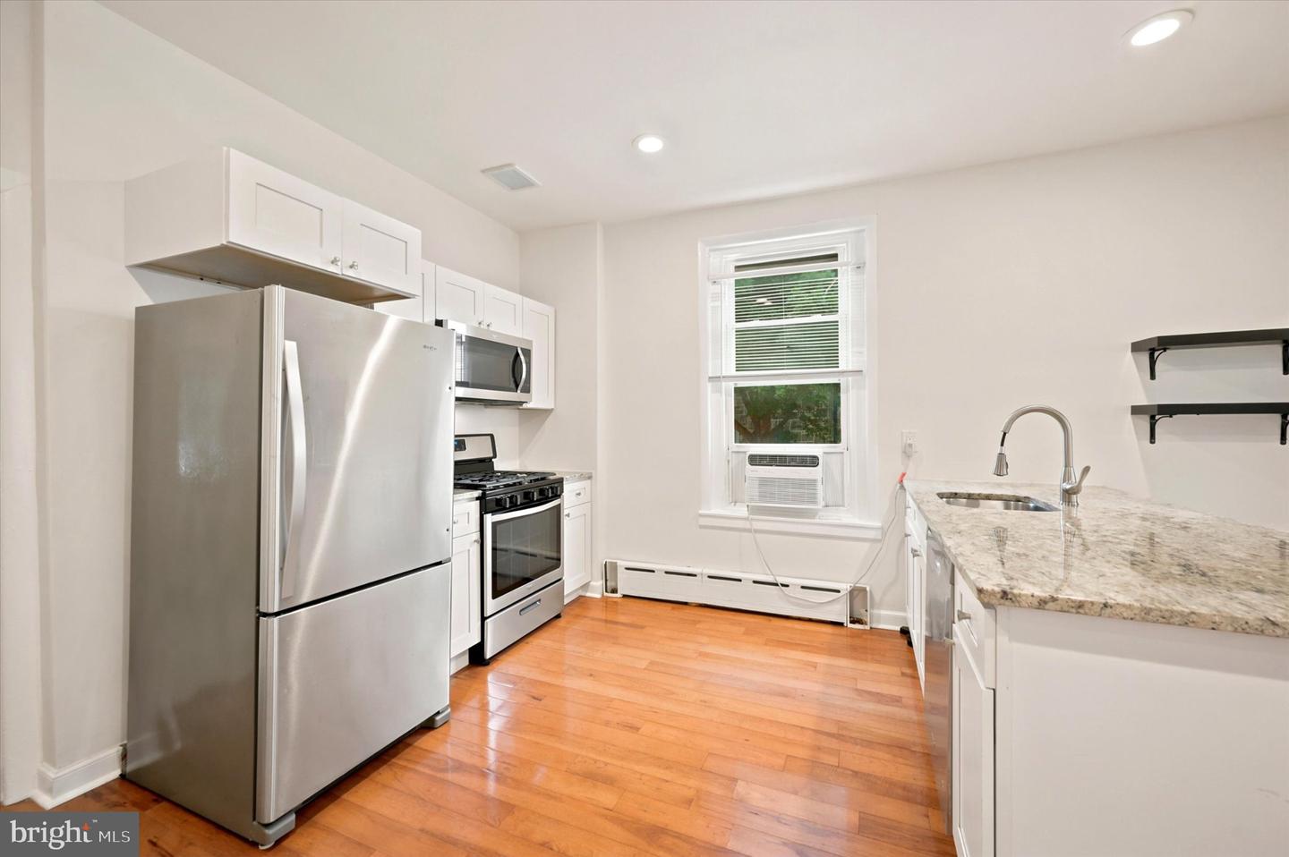 114 W Salaignac St Property Photo 7