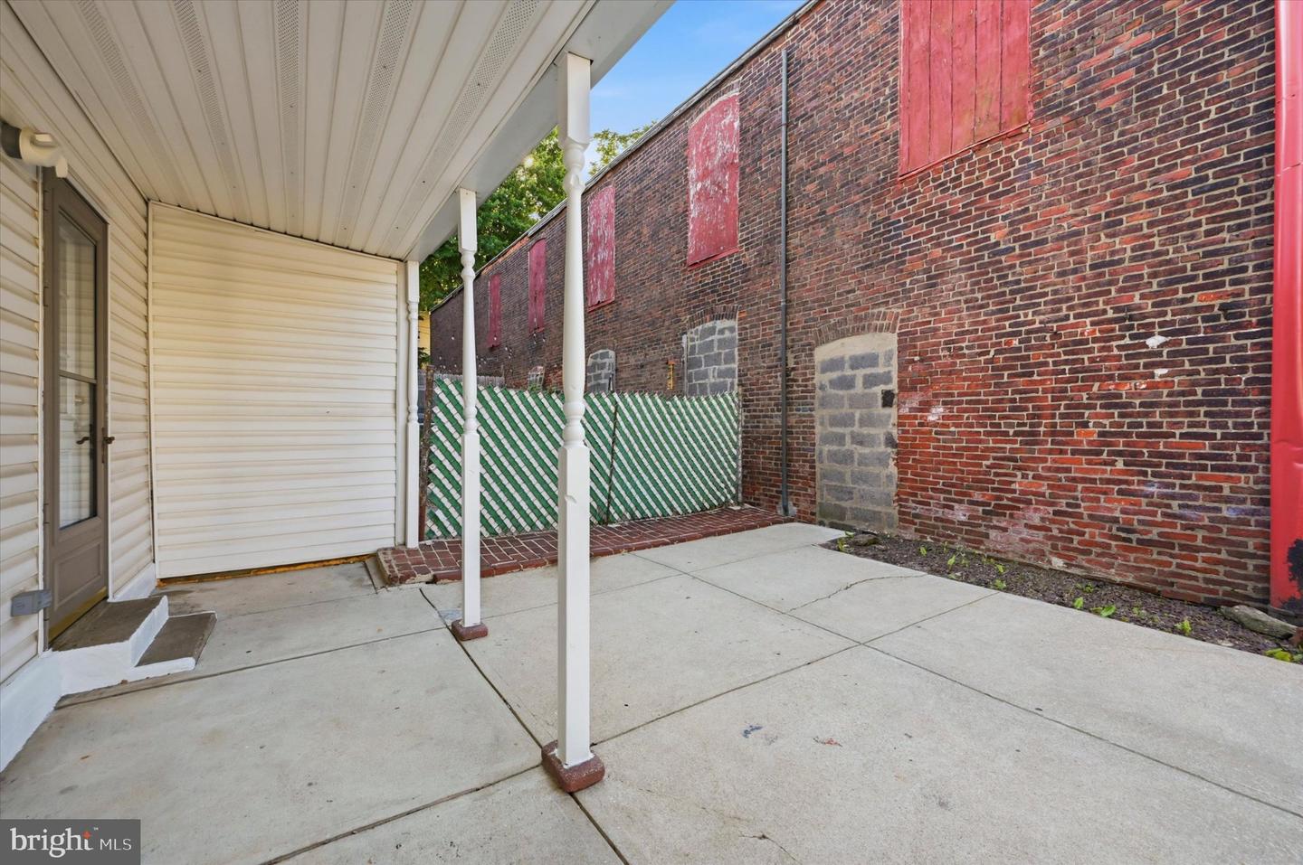 114 W Salaignac St Property Photo 23