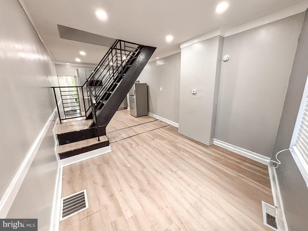 2529 Collins St Property Photo 2