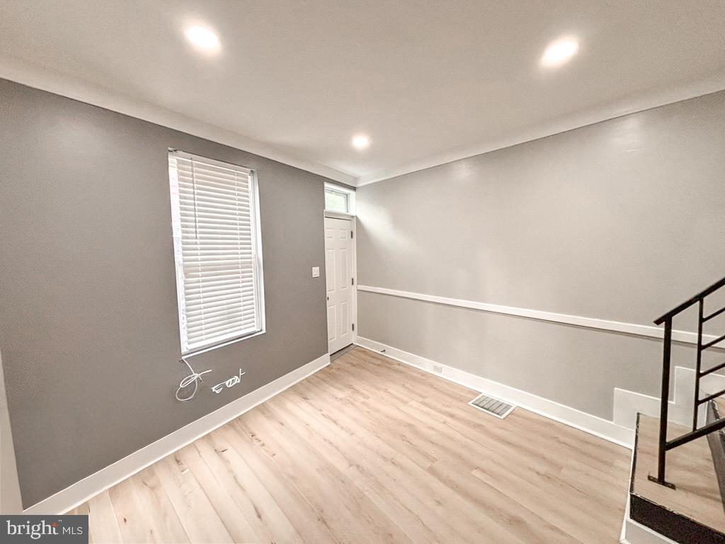 2529 Collins St Property Photo 3