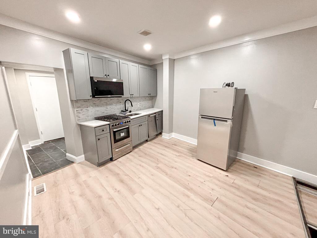 2529 Collins St Property Photo 4