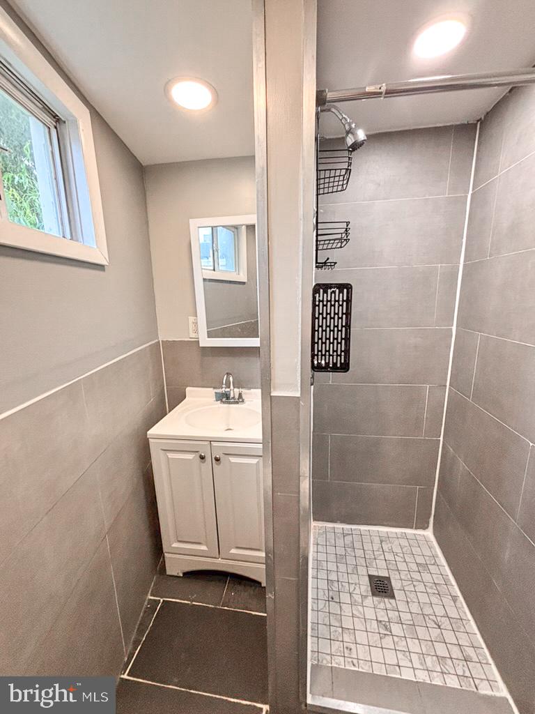 2529 Collins St Property Photo 8