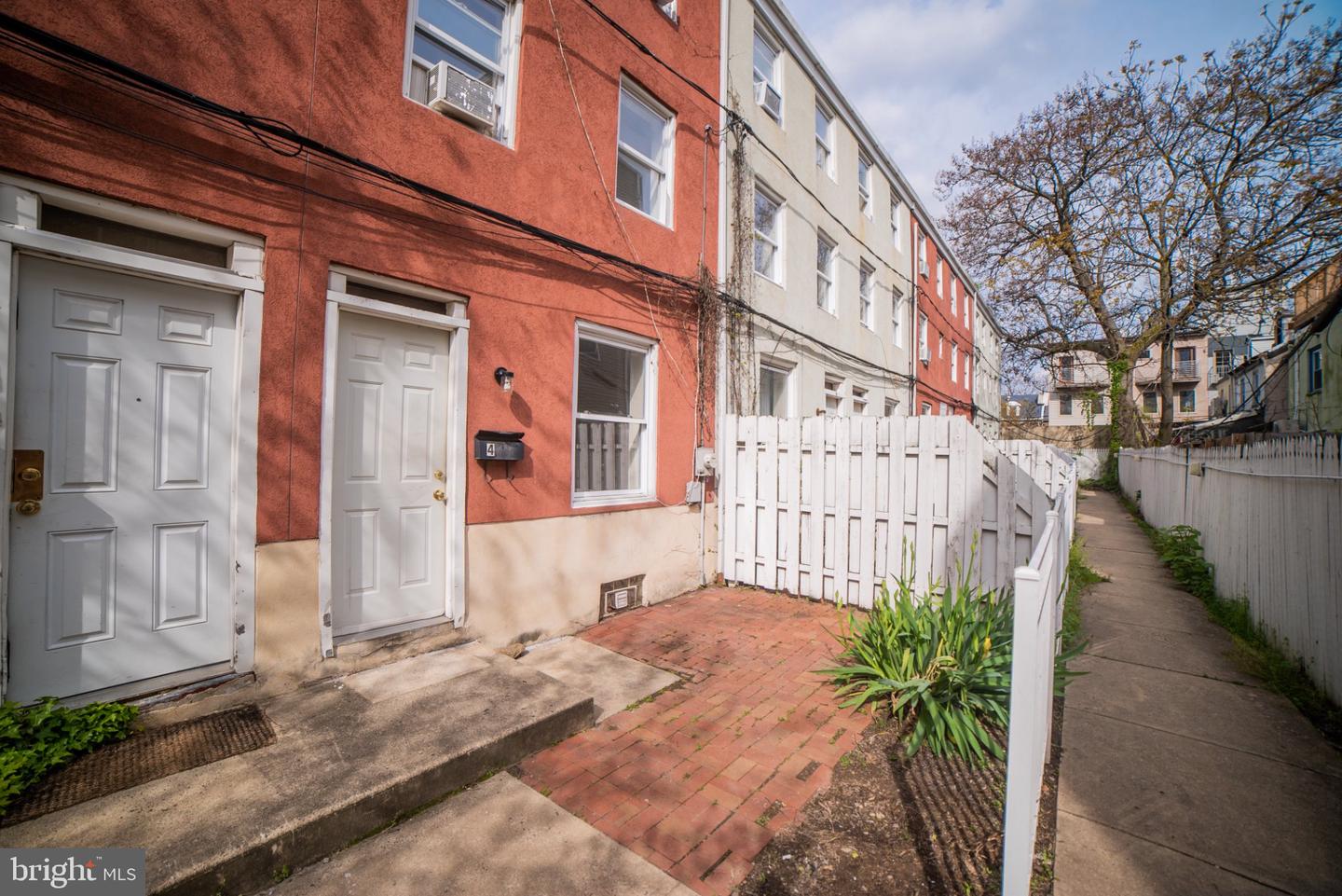 1305 N LAWRENCE ST #6 Property Photo 1