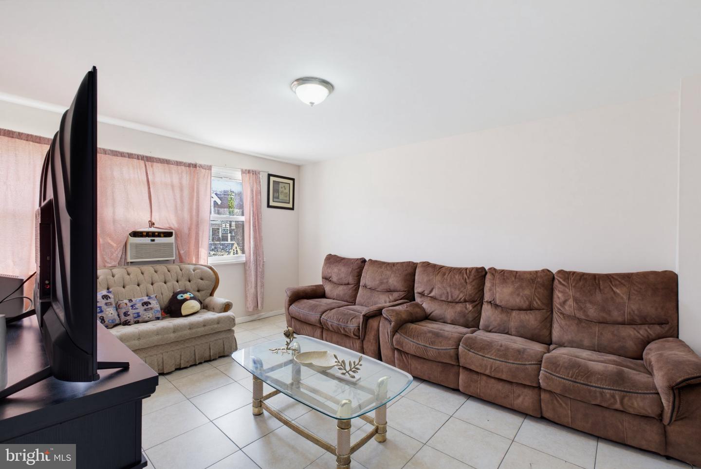 7404 Torresdale Ave Property Photo 2