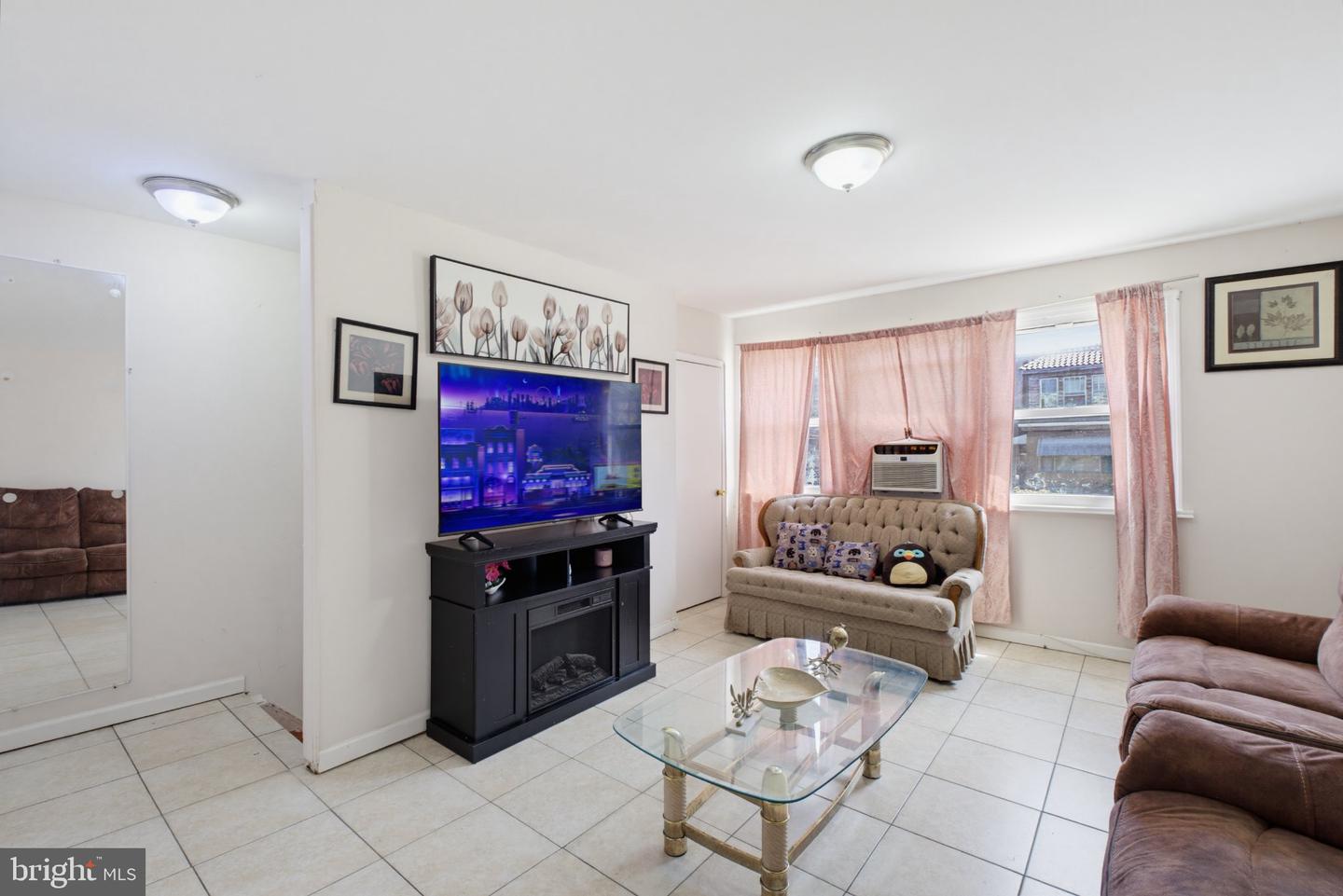 7404 Torresdale Ave Property Photo 4