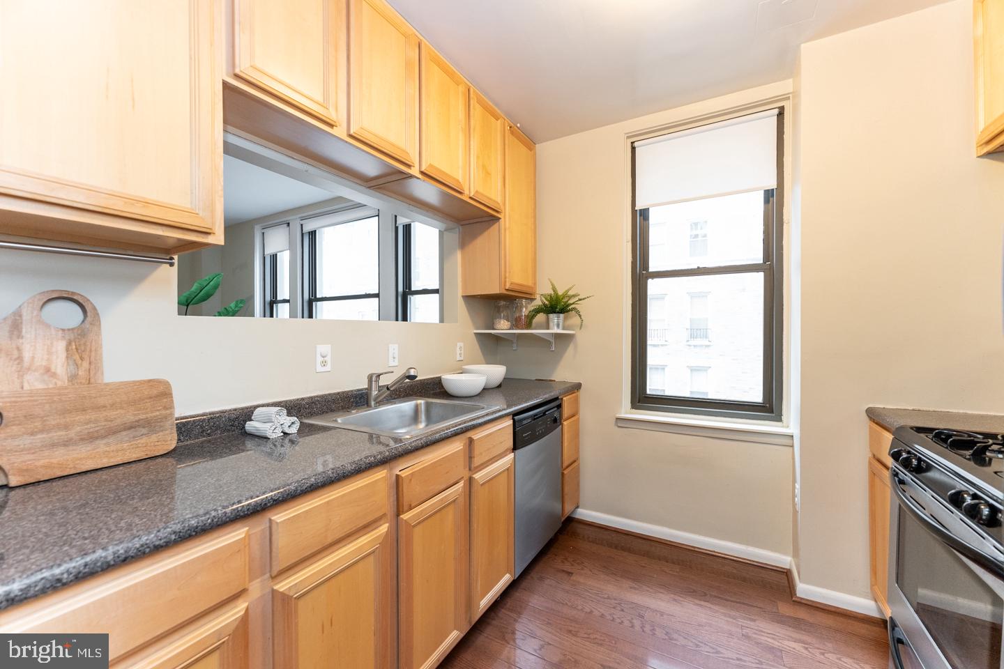 135 S 19th St #1607-08 Property Photo 6