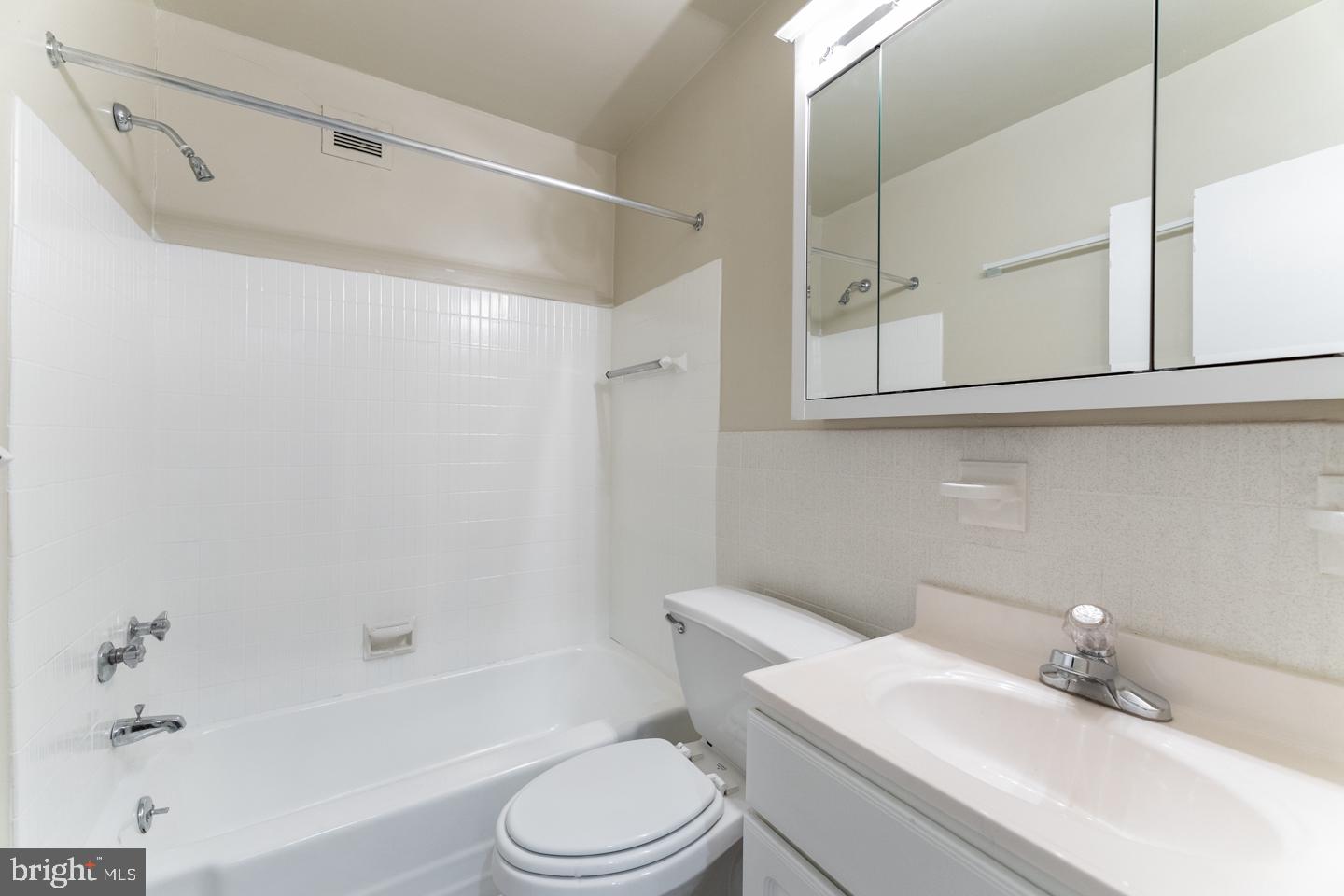 135 S 19th St #1607-08 Property Photo 18