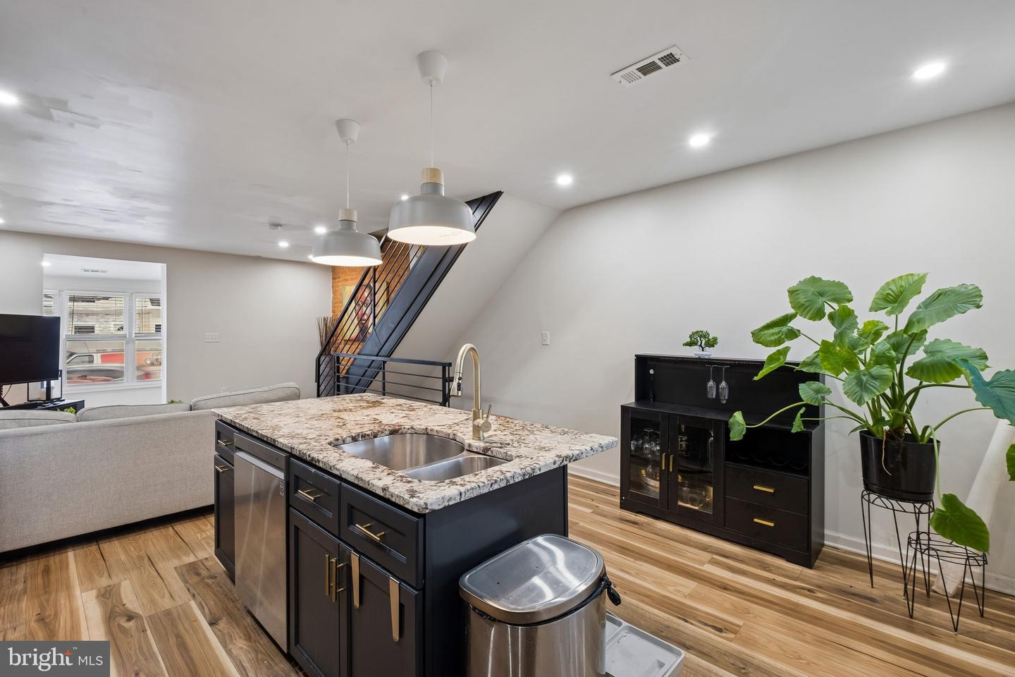 5514 Race St Property Photo 8