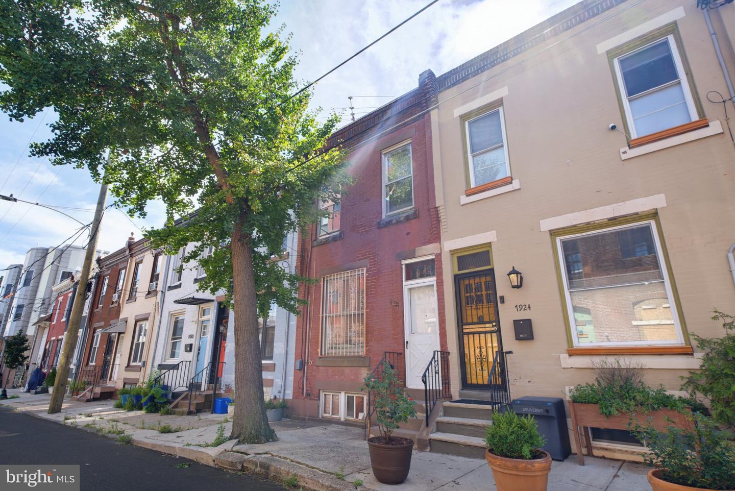 1926 E HAZZARD ST Property Photo 1