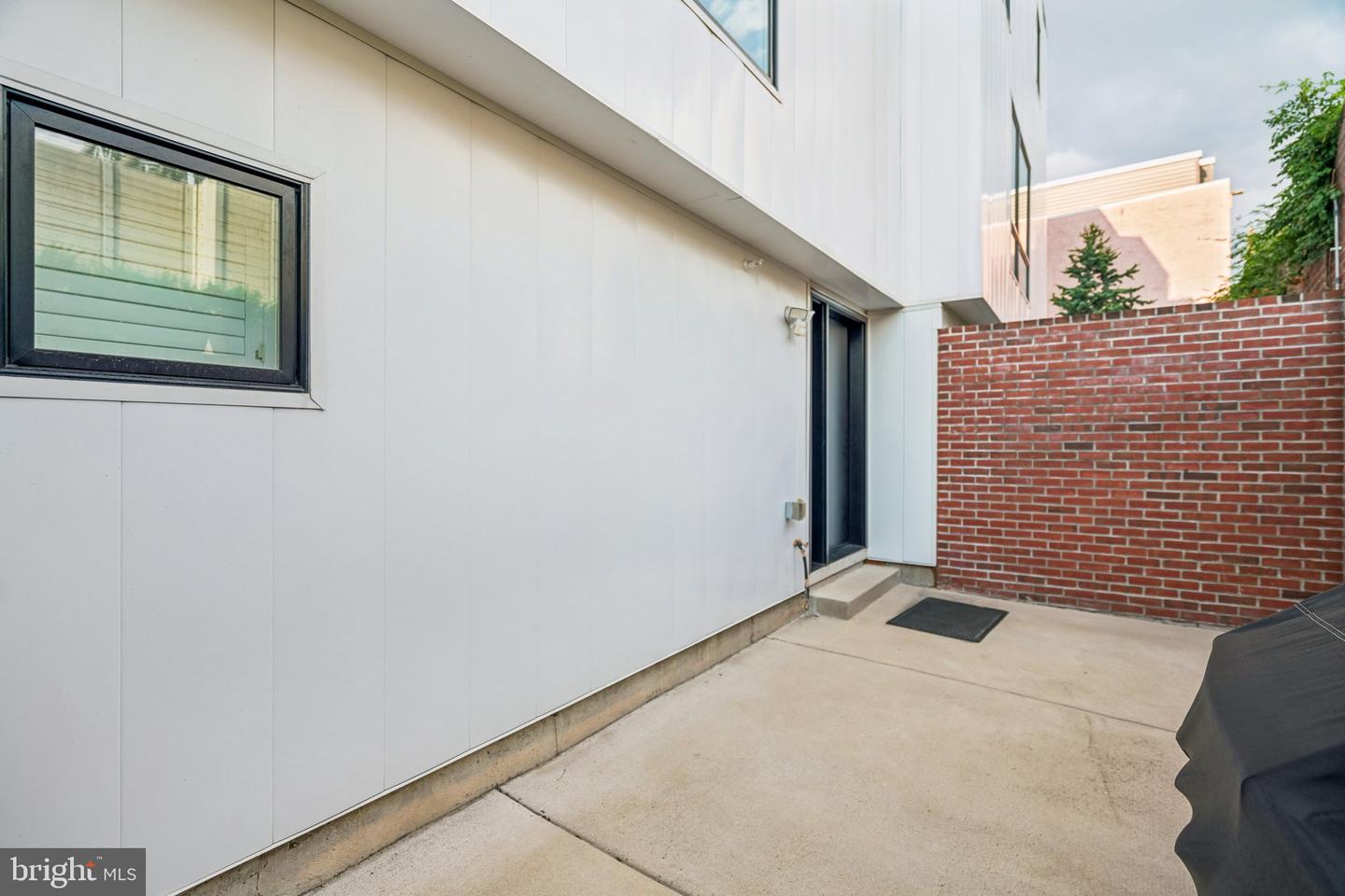 411 Salmon St Property Photo 4