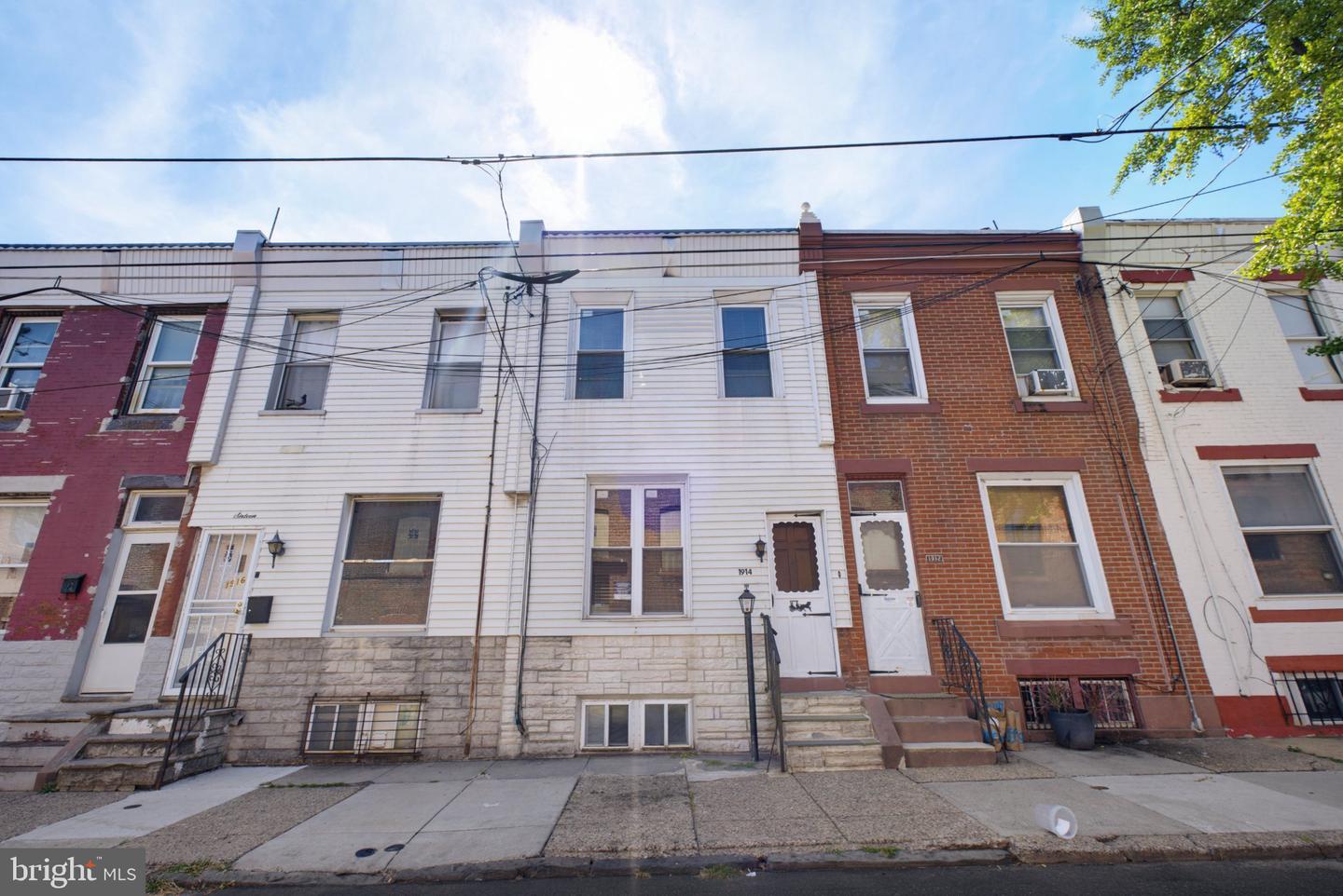 1914 E HAZZARD ST Property Photo 1