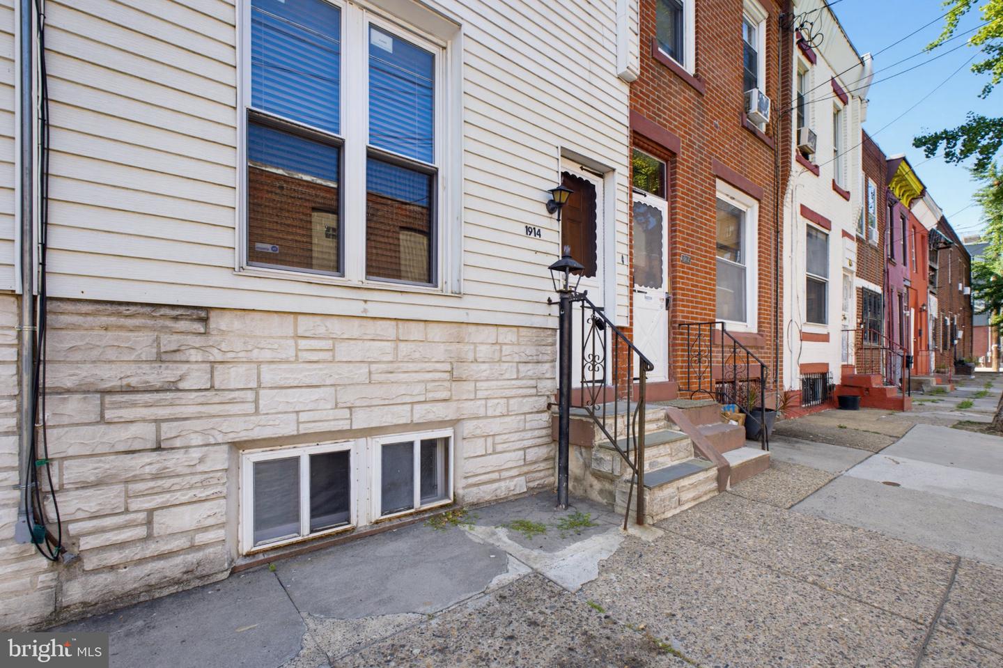 1914 E Hazzard St Property Photo 2