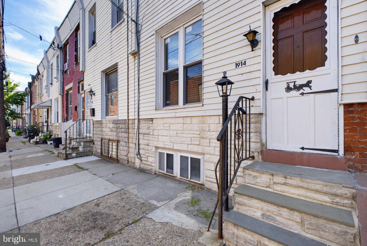 1914 E Hazzard St Property Photo 3