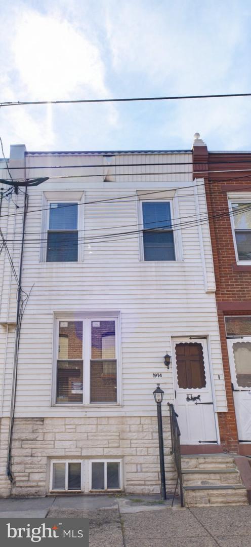 1914 E Hazzard St Property Photo 8