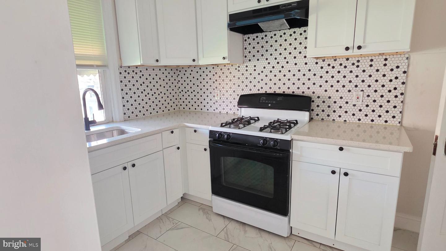 4615 Weymouth Property Photo 7