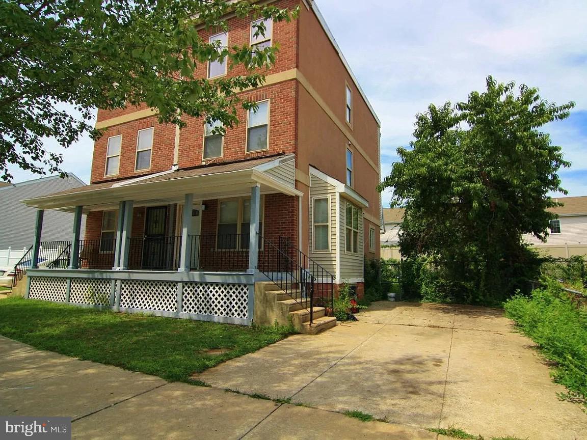 1917 W Master St Property Photo 1