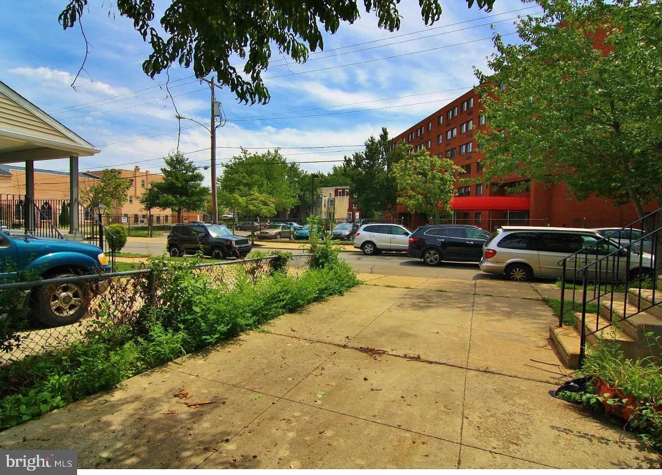 1917 W Master St Property Photo 2