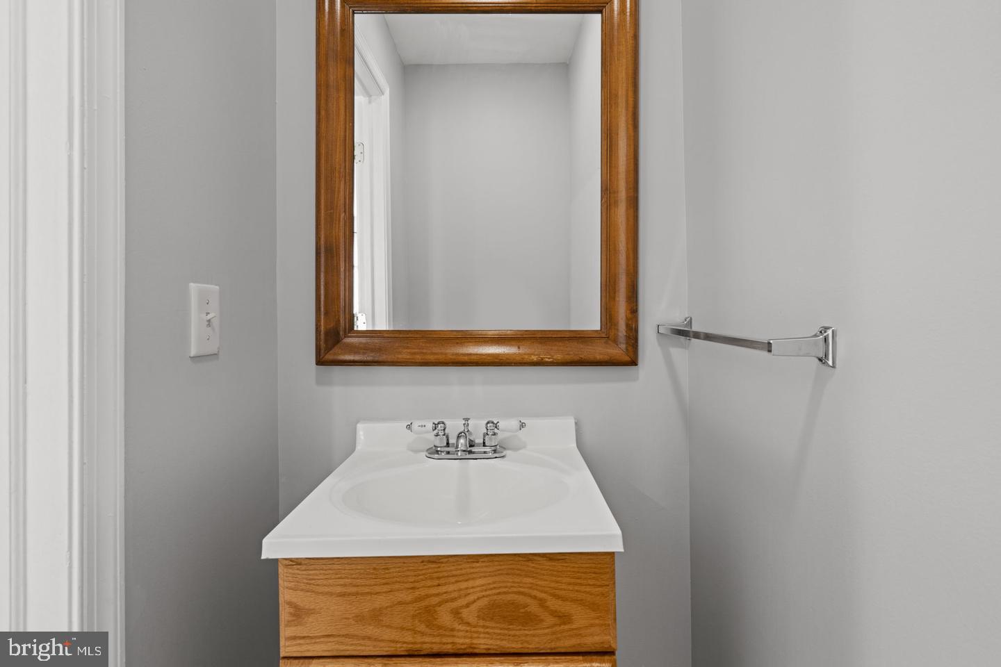 2310 E Cabot St Property Photo 6