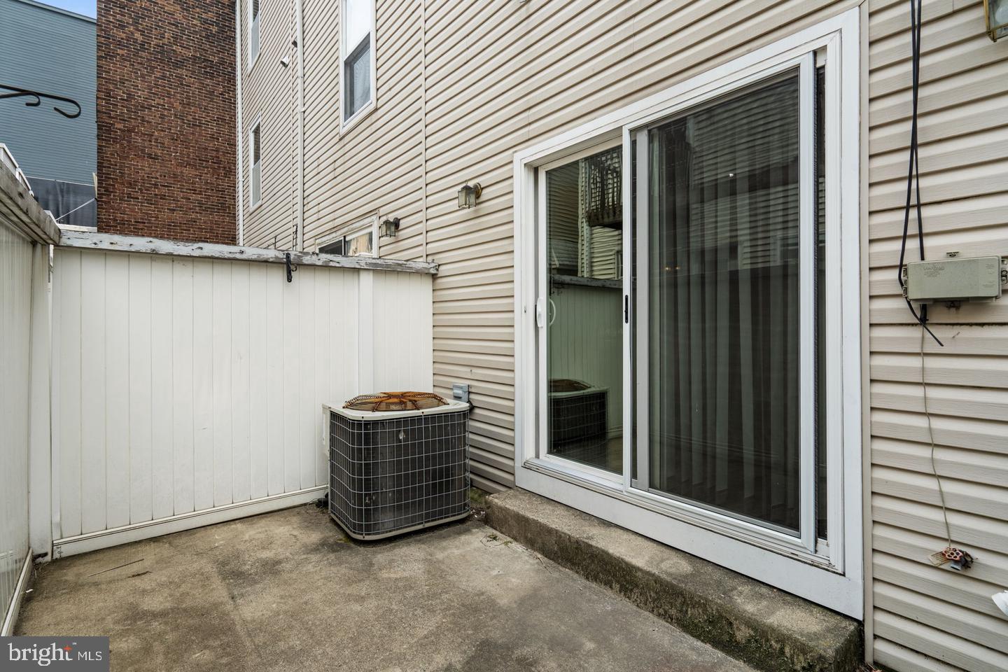 2310 E Cabot St Property Photo 11