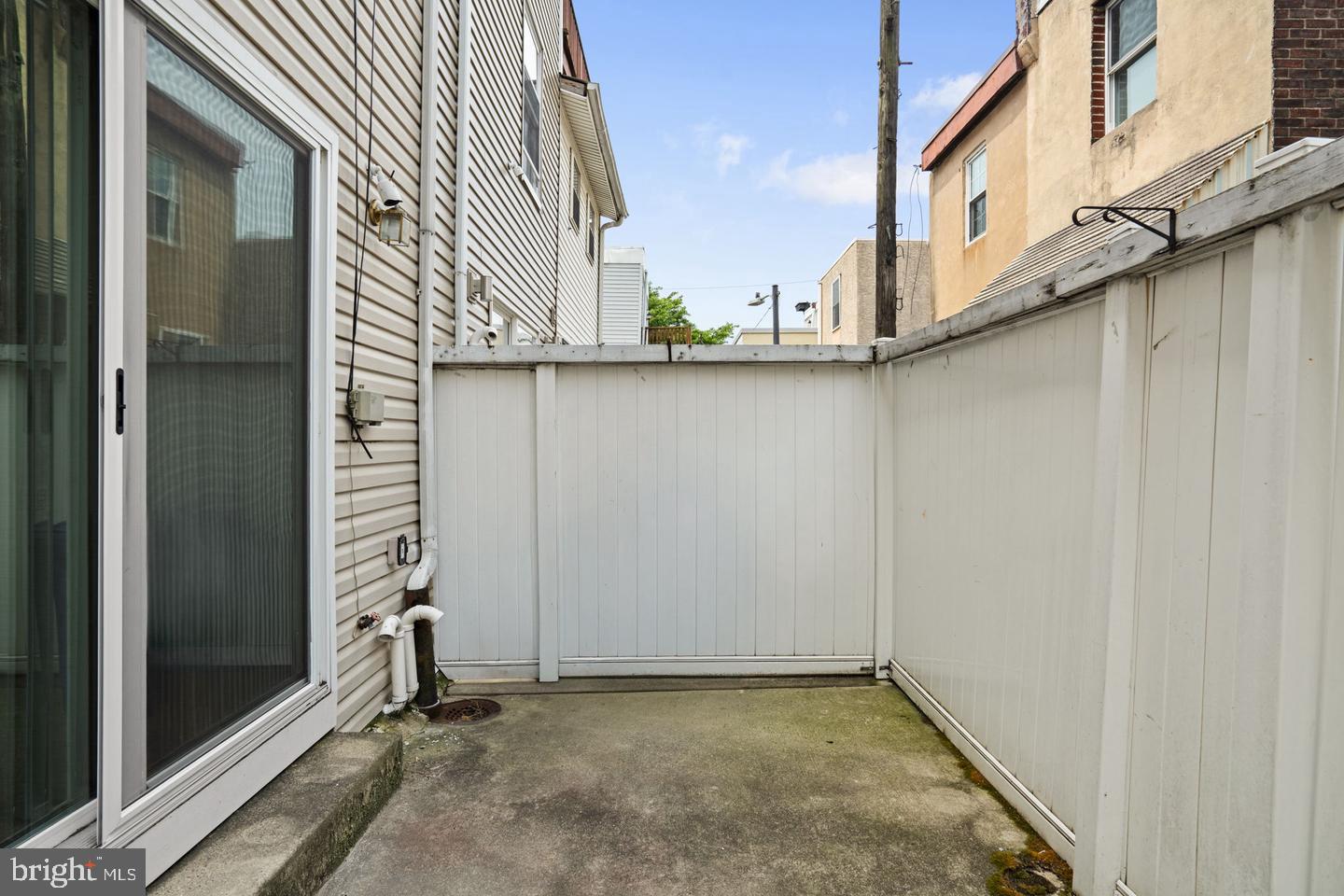 2310 E Cabot St Property Photo 12