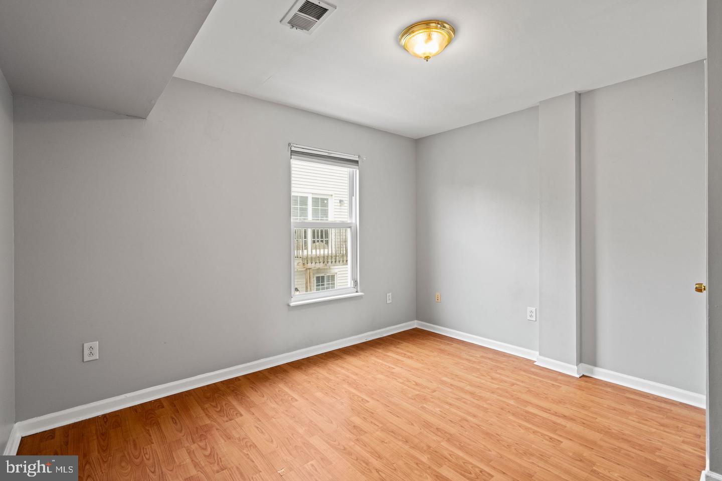 2310 E Cabot St Property Photo 15