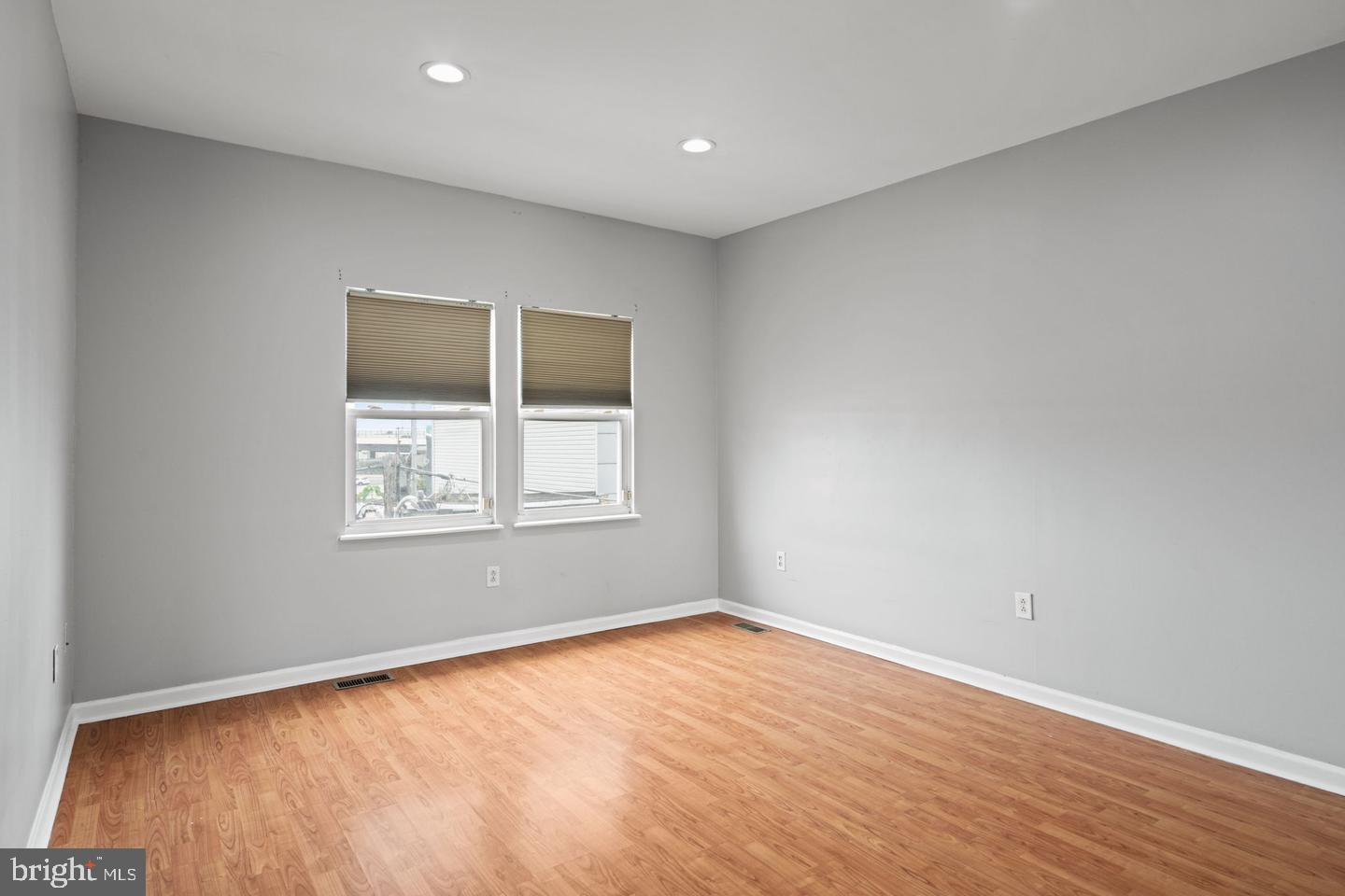 2310 E Cabot St Property Photo 23
