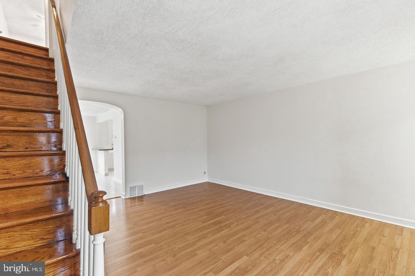 7020 Kindred St Property Photo 2